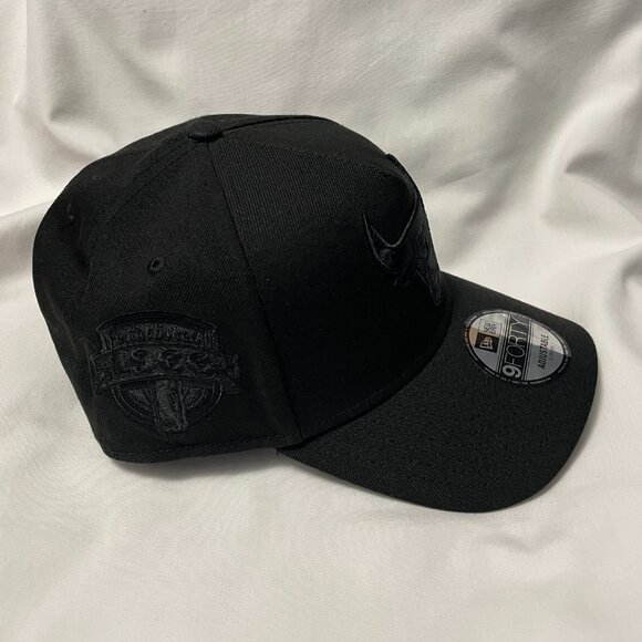 Chicago Bulls Hat Mens Adjustable Snapback Black on Black New Era 9Forty - Picture 2 of 4